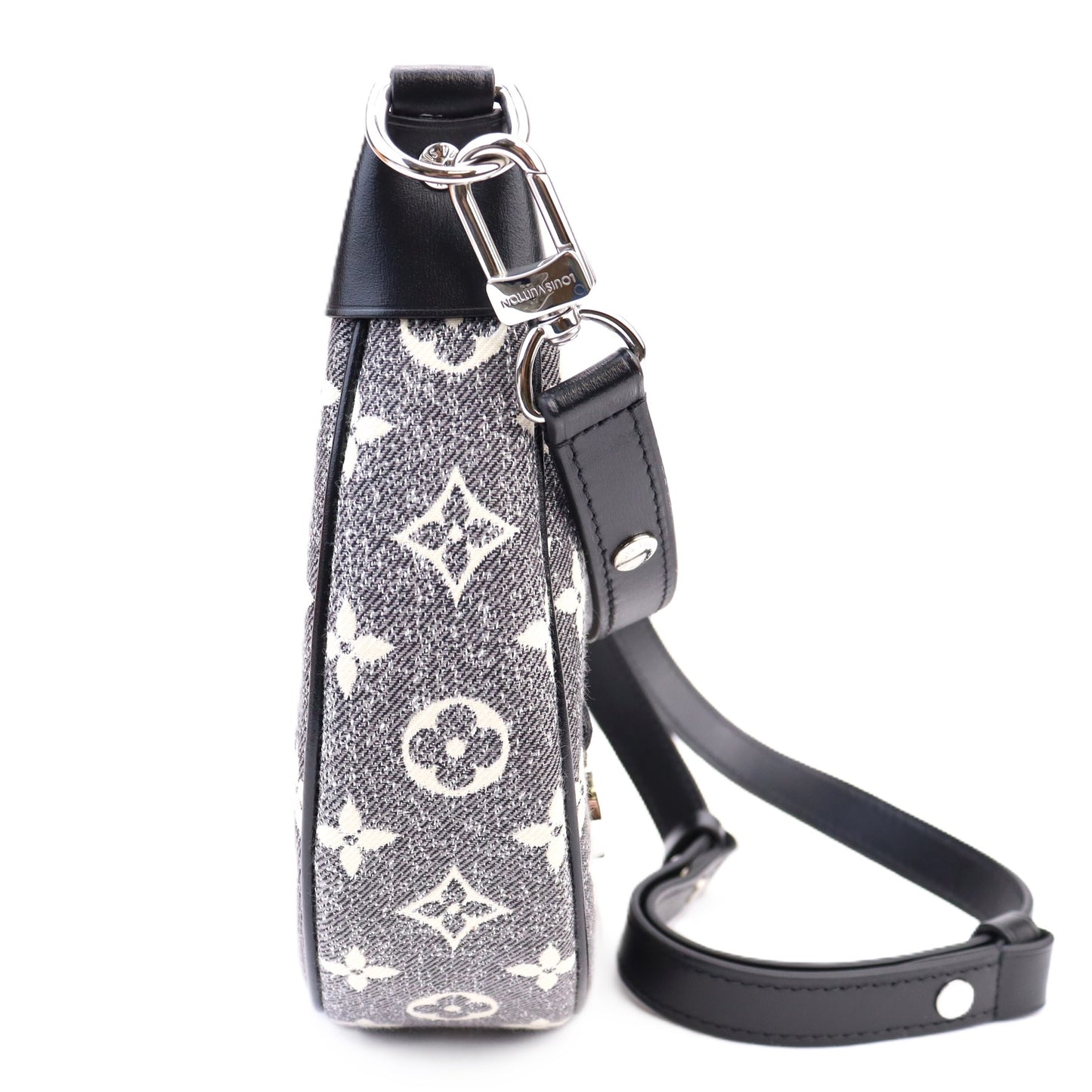 LOUIS VUITTON M21752 LOOP