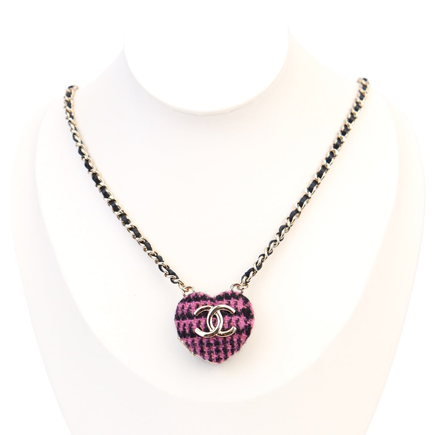 CHANEL NECKLACE