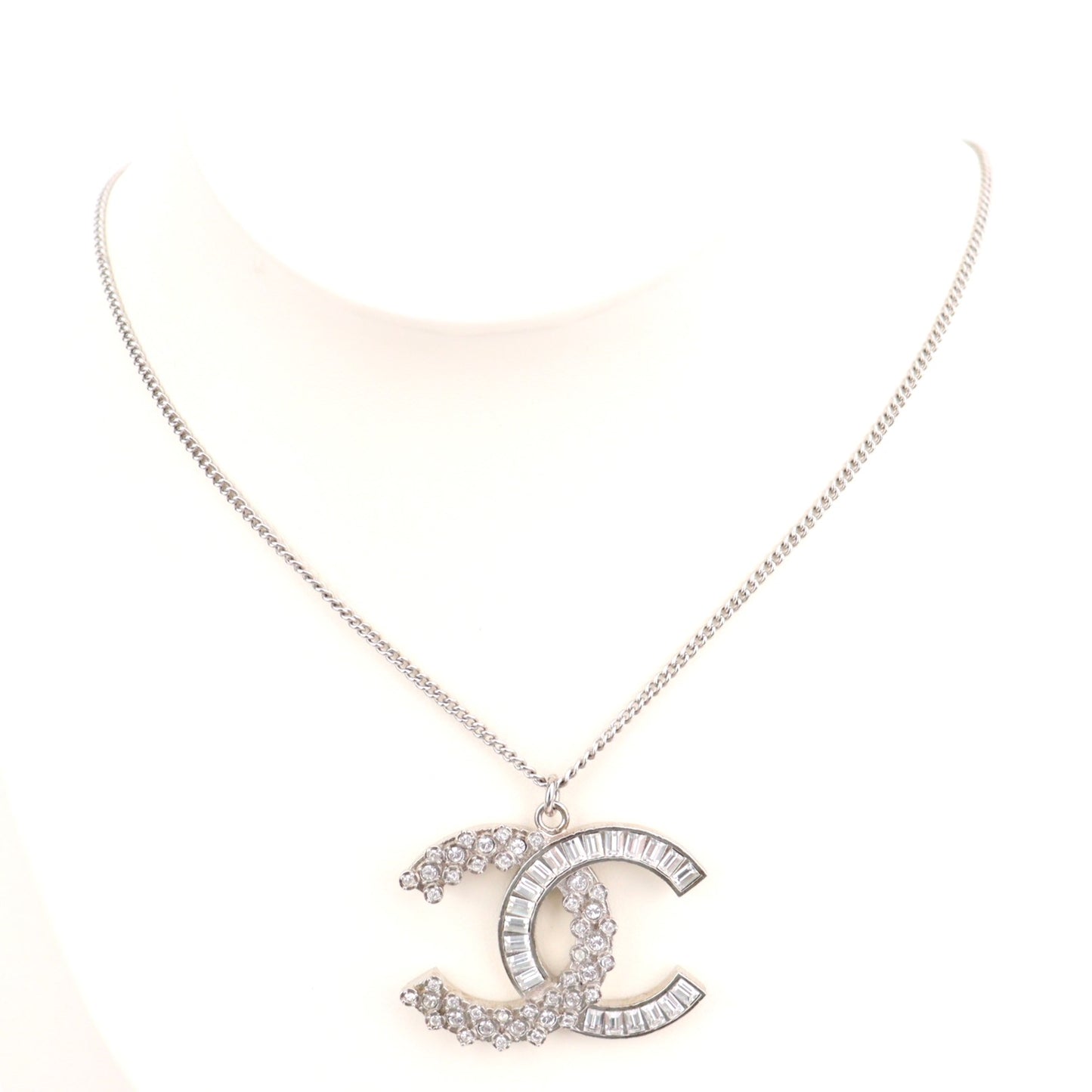 CHANEL NECKLACE