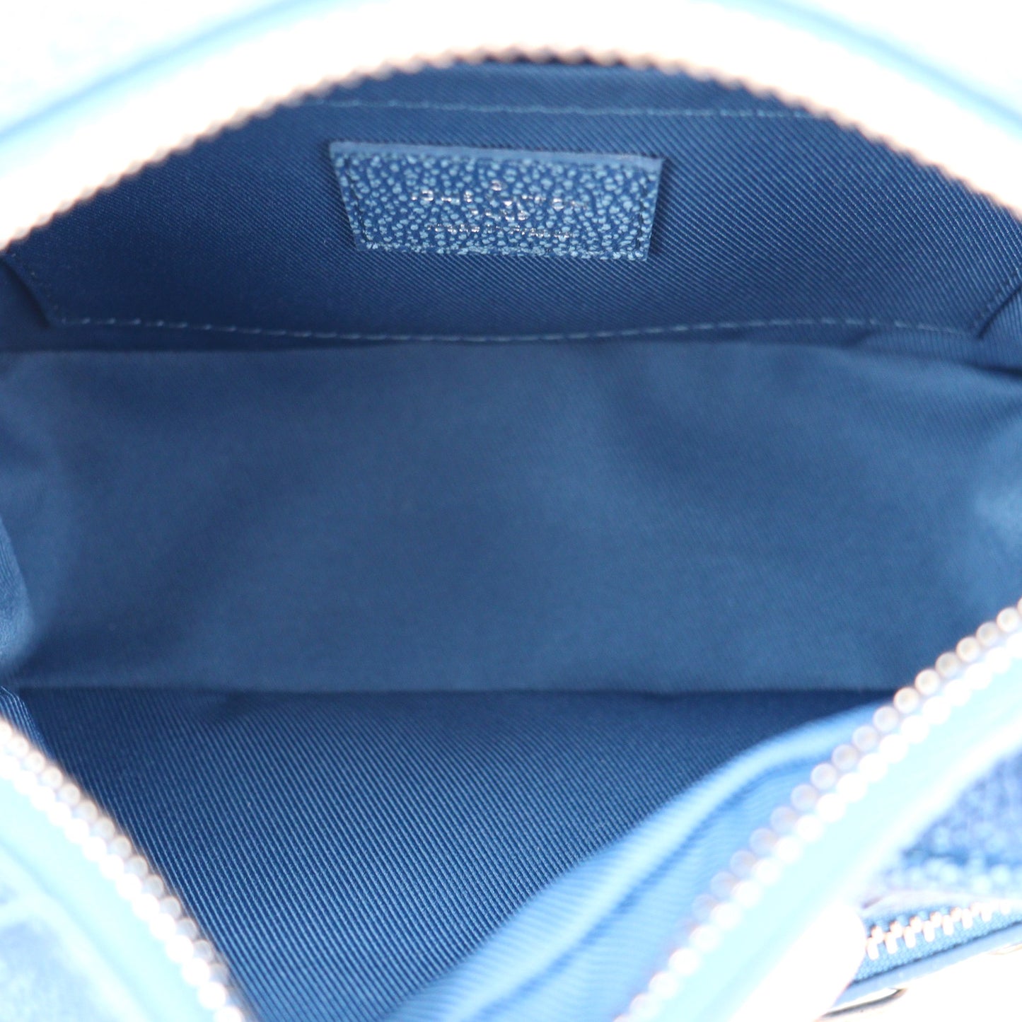 LOUIS VUITTON M21368 SOFT TRUNK