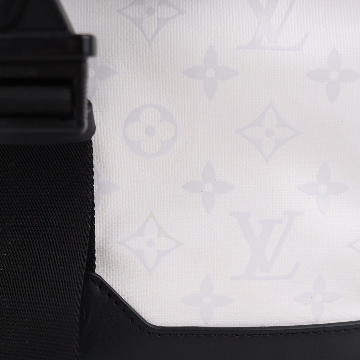 LOUIS VUITTON M46811 MOUNTAIN BACKPACK