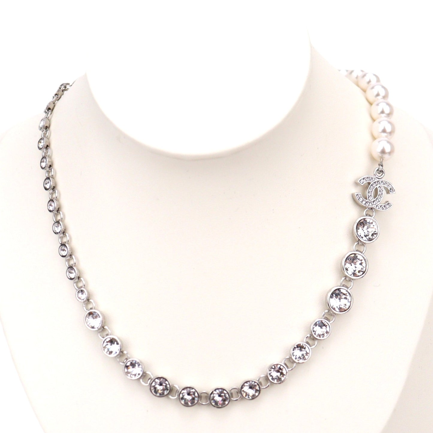CHANEL ABA625 NECKLACE