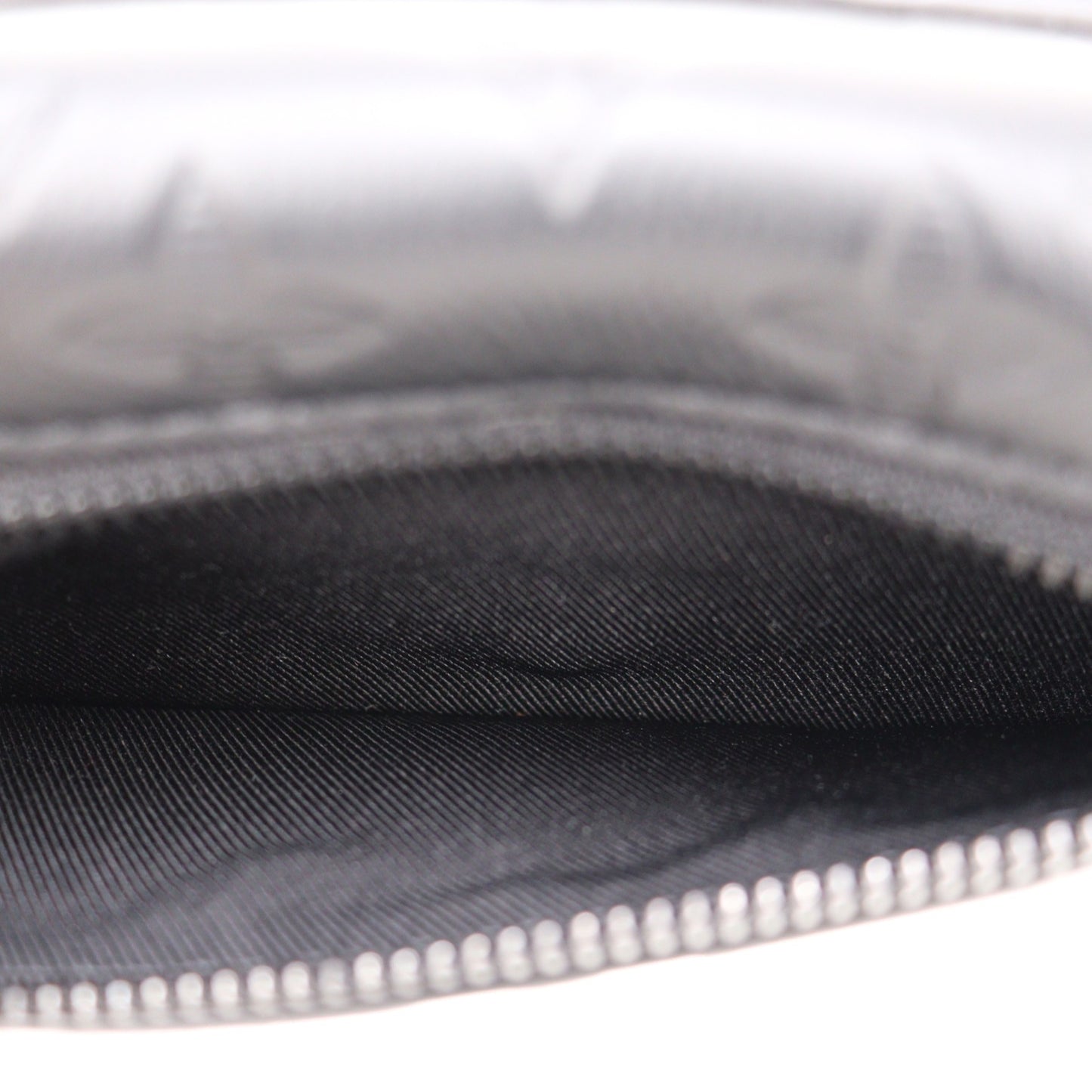 LOUIS VUITTON M12636 PULSE WEARABLE WALLET