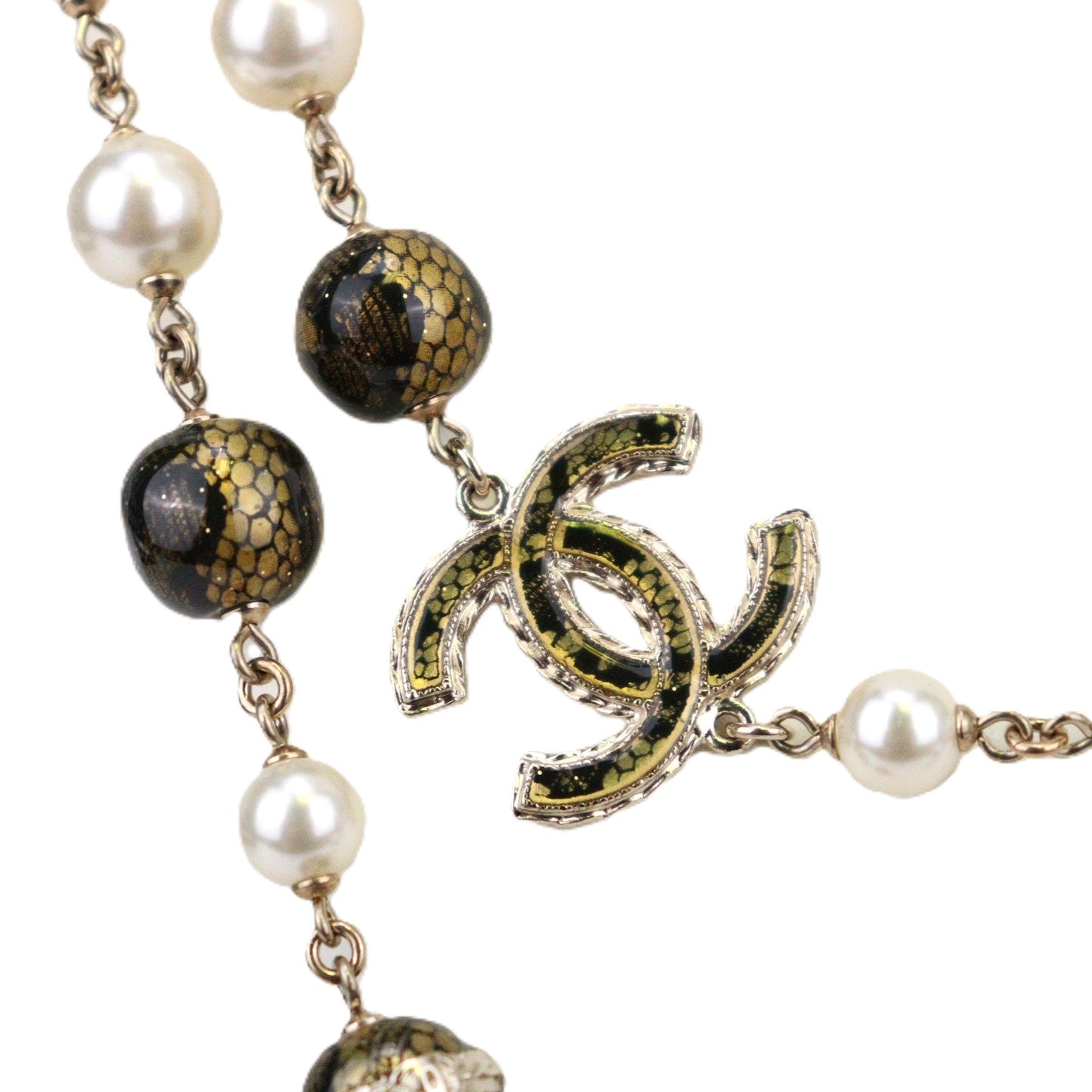 CHANEL NECKLACE W