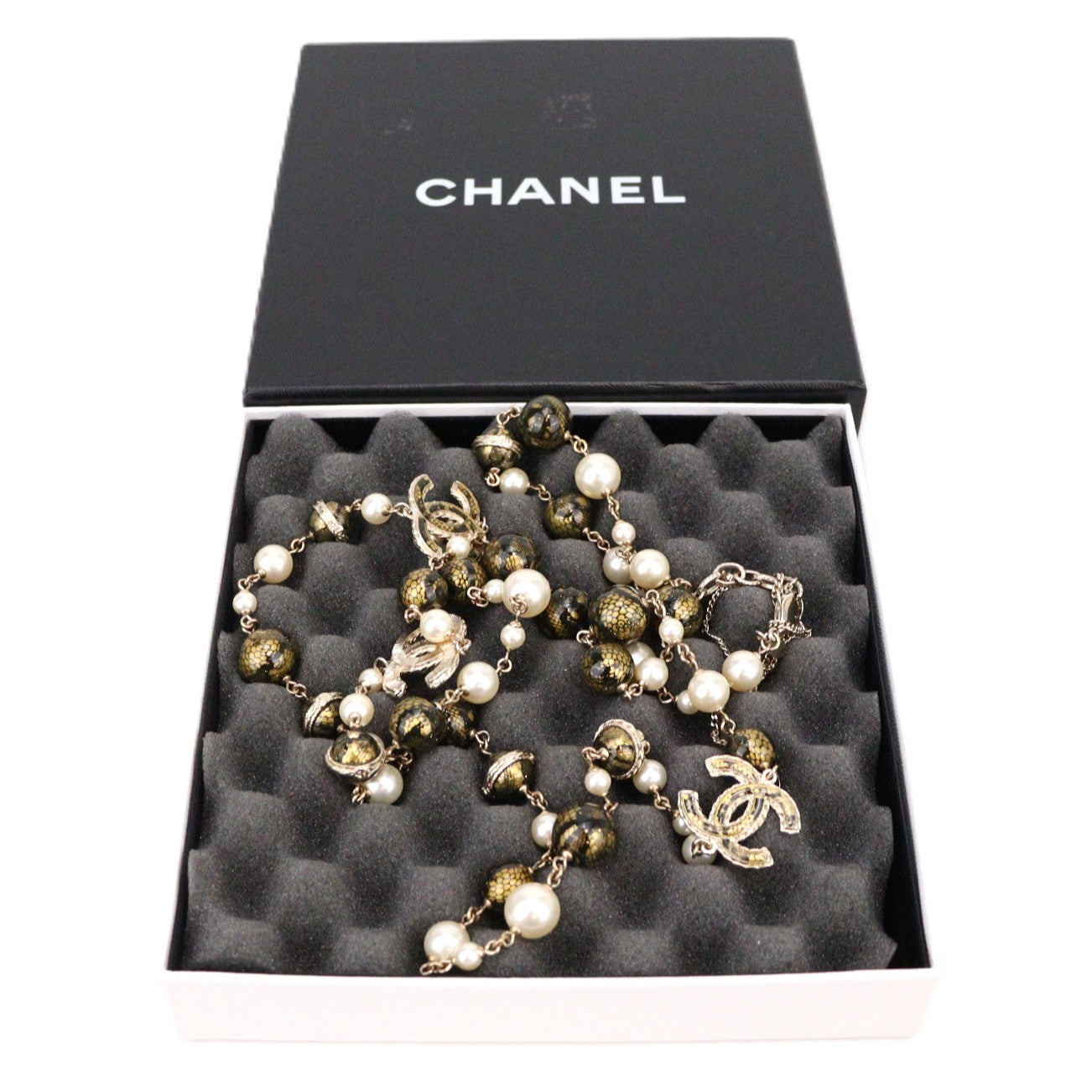 CHANEL NECKLACE W