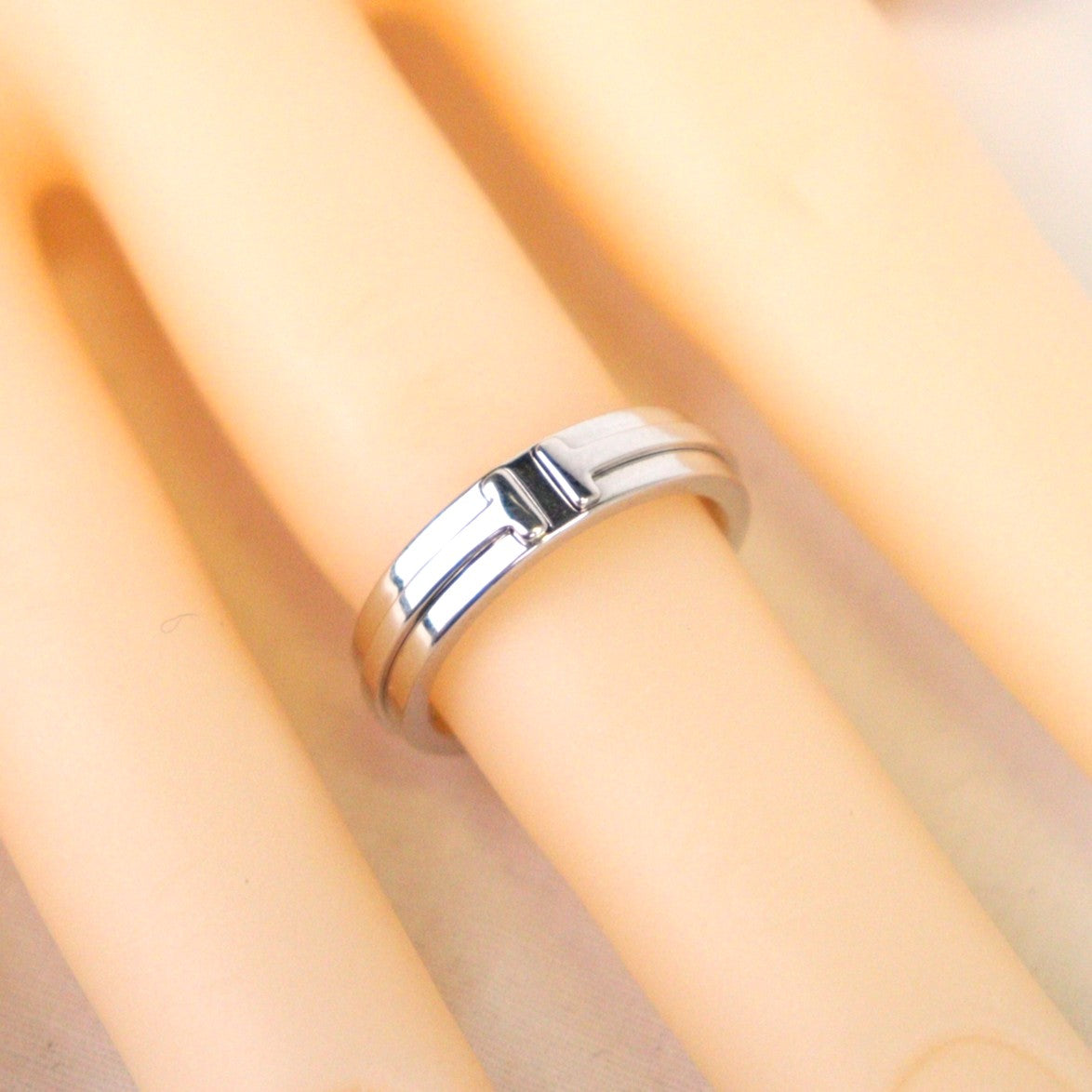 TIFFANY & Co. T Two Narrow Ring