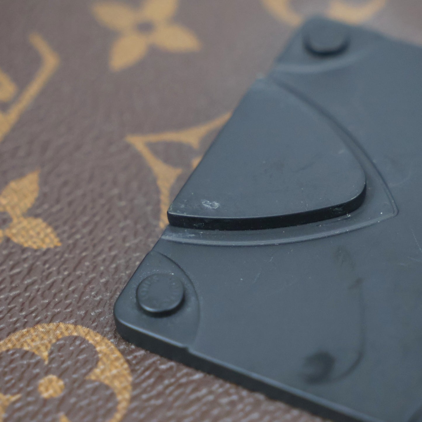 LOUIS VUITTON M80560 S LOCK CLUTCH BAG
