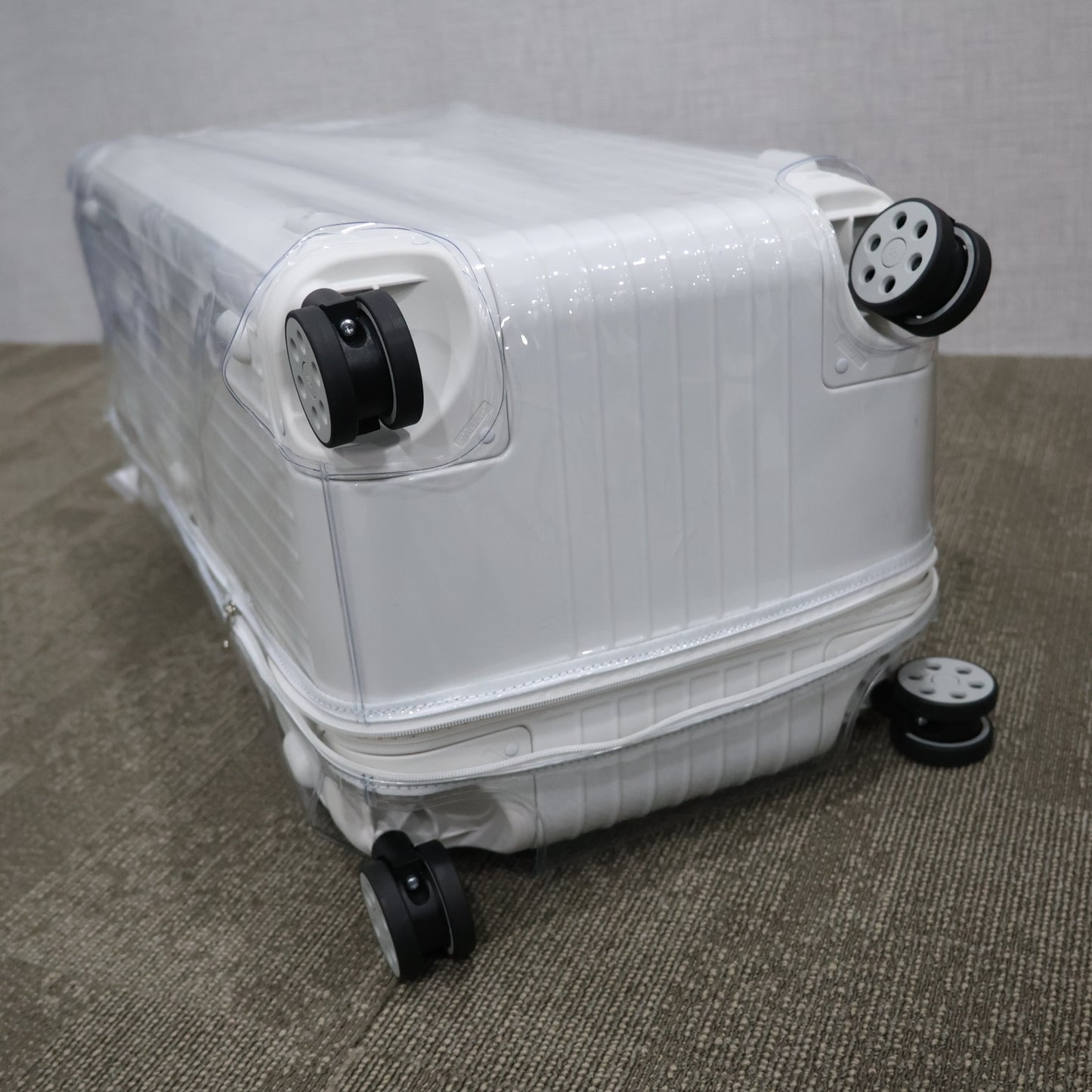 RIMOWA 83280661 ESSENTIAL TRUNK 101L SUIT CASE