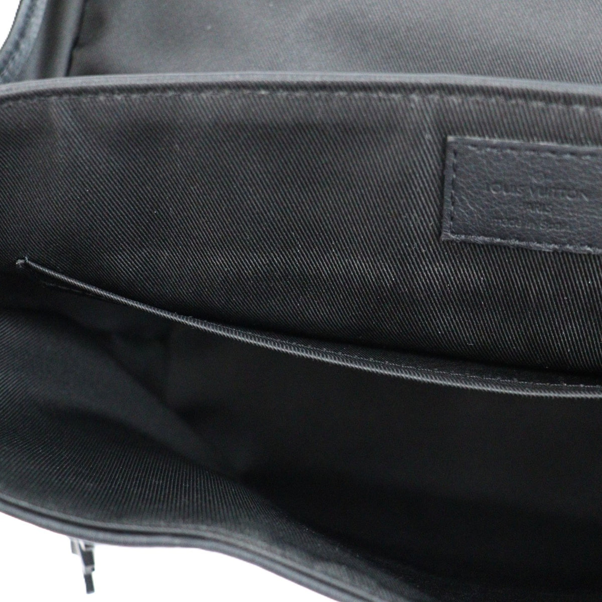 LOUIS VUITTON M25121 MESSENGER VOYAGER PM CROSSBODY BAG