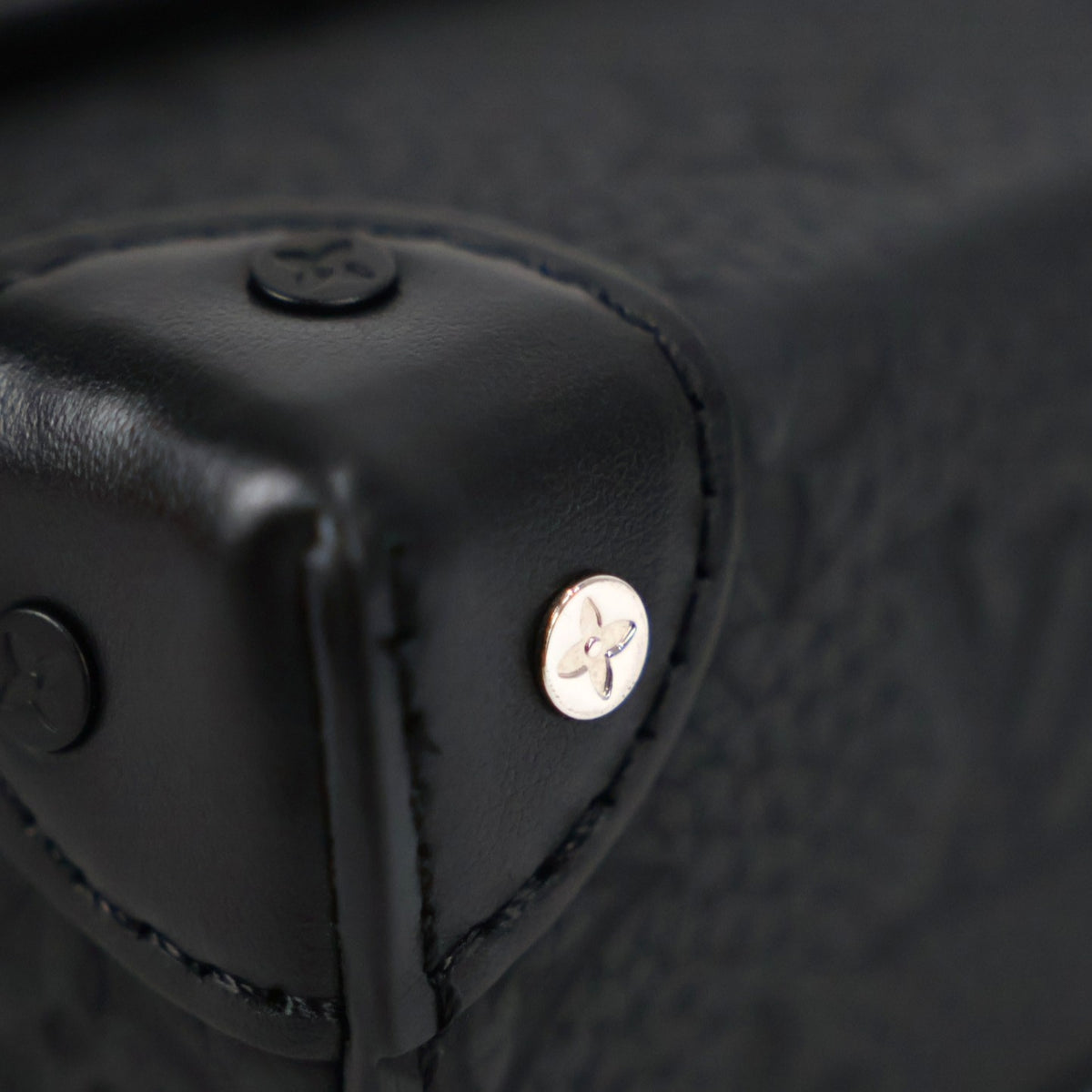 LOUIS VUITTON M81746 STEAMER WEARABLE WALLET MINI BAG