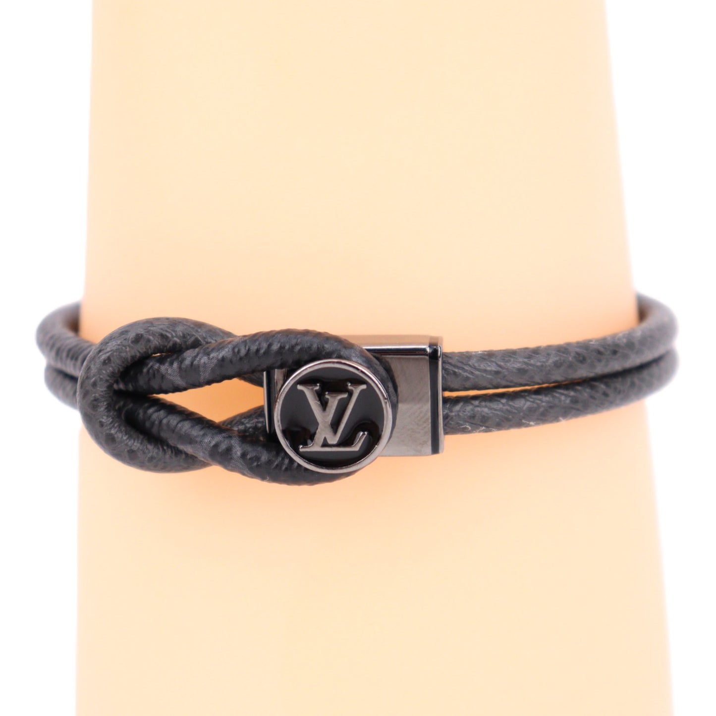 LOUIS VUITTON M6780E LOOP IT