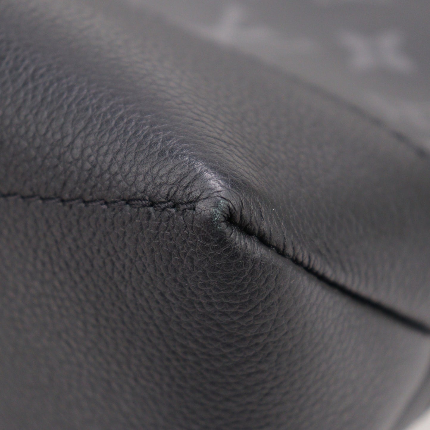 LOUIS VUITTON M45911 SAUMUR MESSENGER