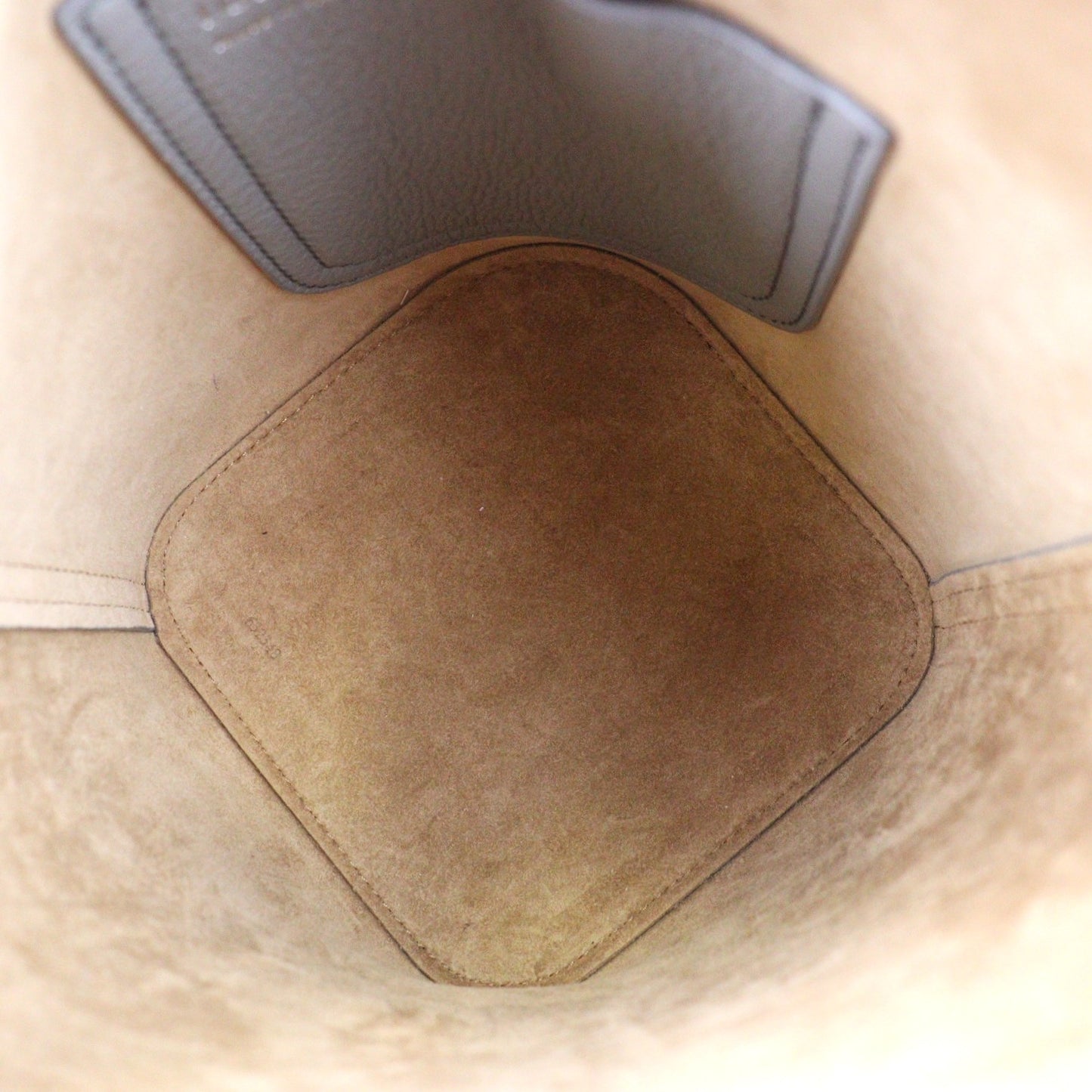 LOEWE AANBBBMX02 PEBBLE BUCKET MINI HANDBAG