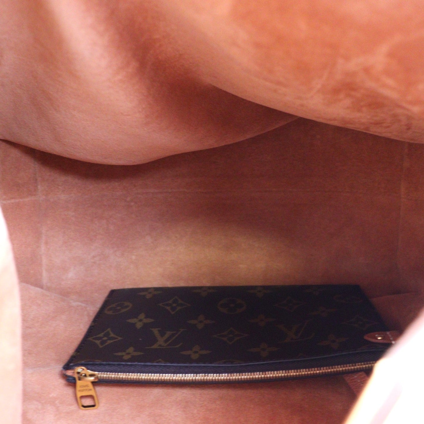 LOUIS VUITTON M24974 LOW KEY HOBO MM HOBO BAG