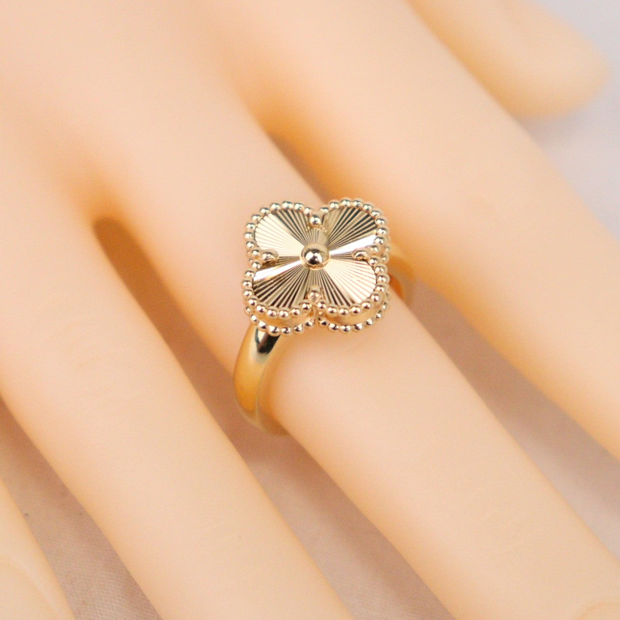 Van Cleef & Arpels VCARP6I300 Vintage Alhambra Ring #52