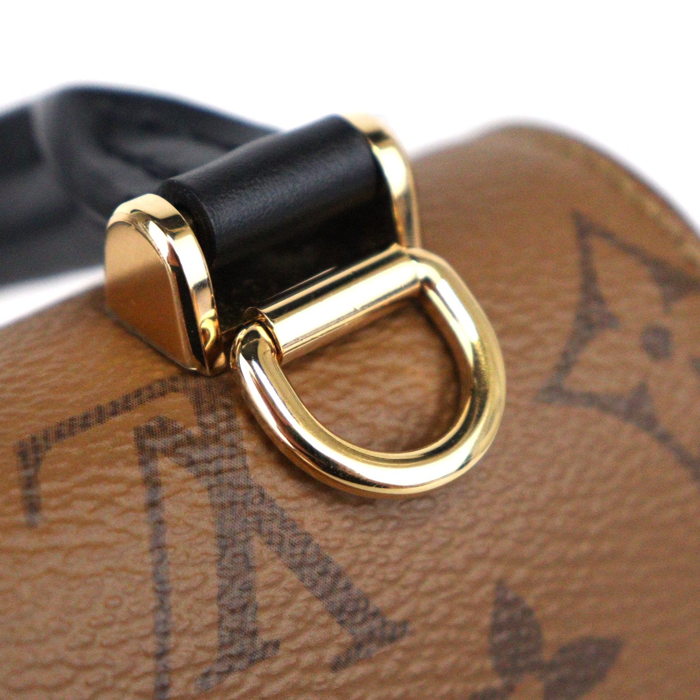 LOUIS VUITTON M46548 TILSITT HANDBAG