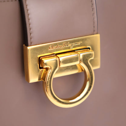FERRAGAMO 21 0926 GANCINI SHOULDER BAG