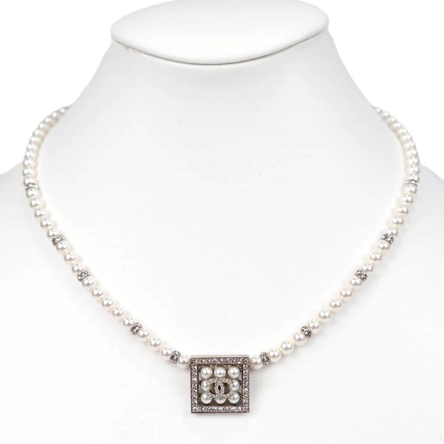 CHANEL ABD451 NECKLACE