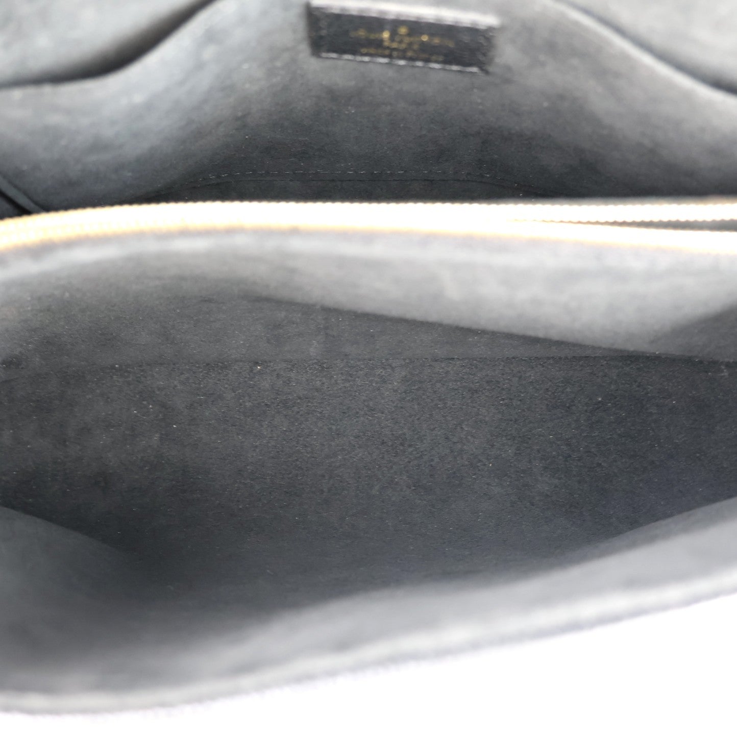LOUIS VUITTON M45976 MADELEINE MM HANDBAG