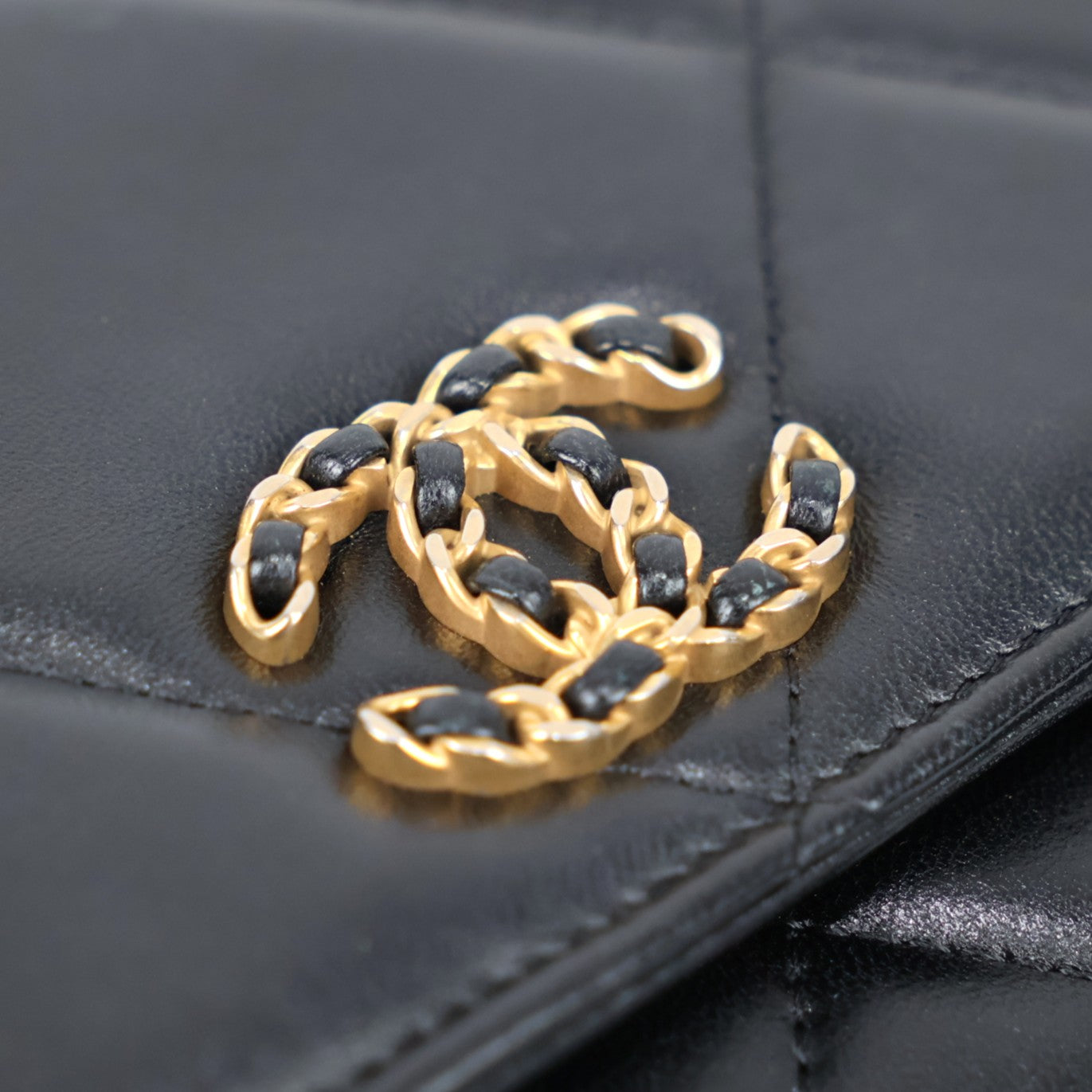 CHANEL AP0957 CHANEL 19 WALLET ON CHAIN