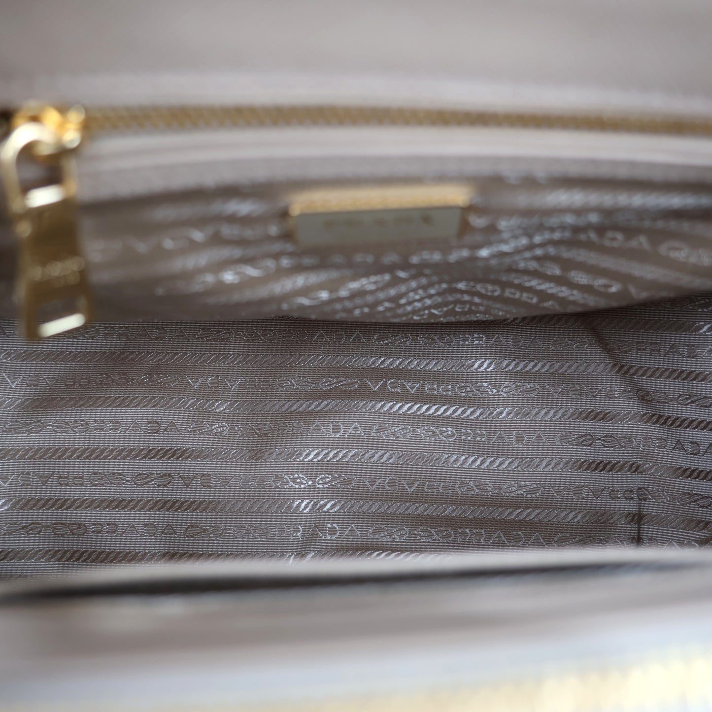 PRADA 1BA863 GALLERIA MEDIUM HANDBAG