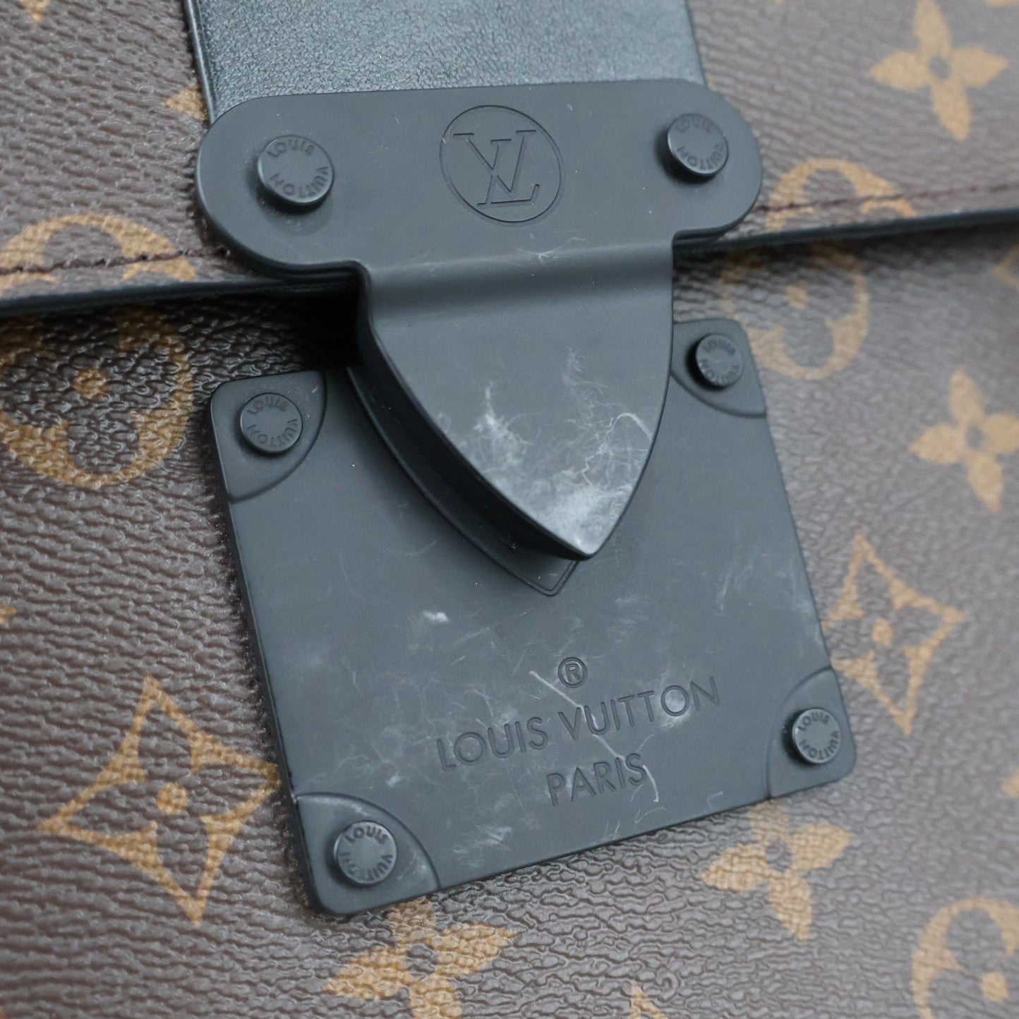 LOUIS VUITTON M80560 S LOCK CLUTCH BAG