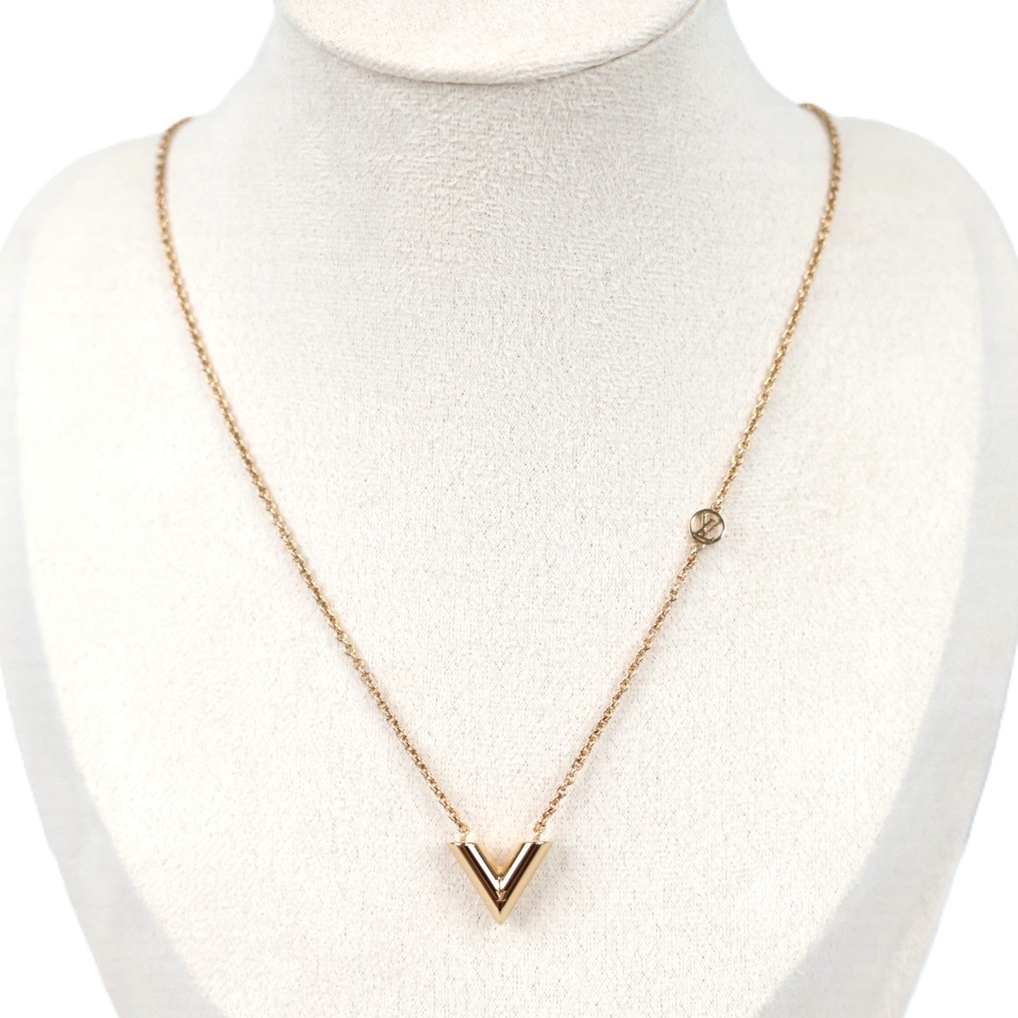 LOUIS VUITTON M00857 ESSENTIAL V NECKLACE
