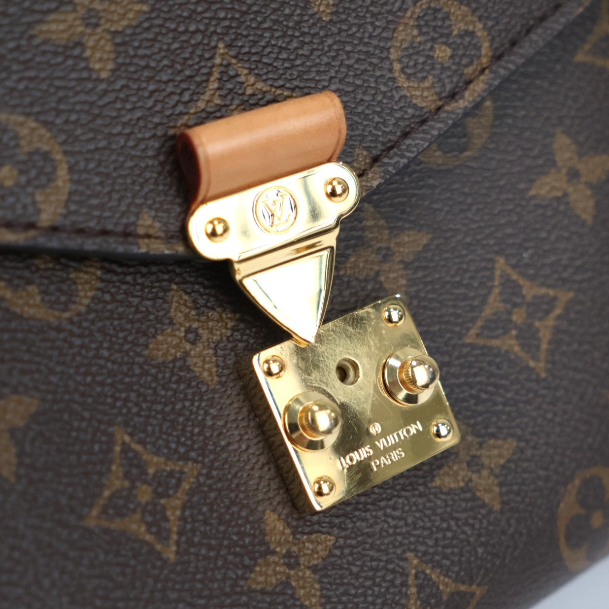 LOUIS VUITTON M44875 POCHETTE METIS MM HANDBAG