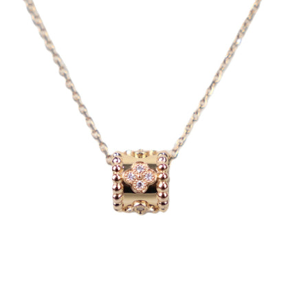 Van Cleef & Arpels VCARO2EE00 Perlee clovers pendant Necklace