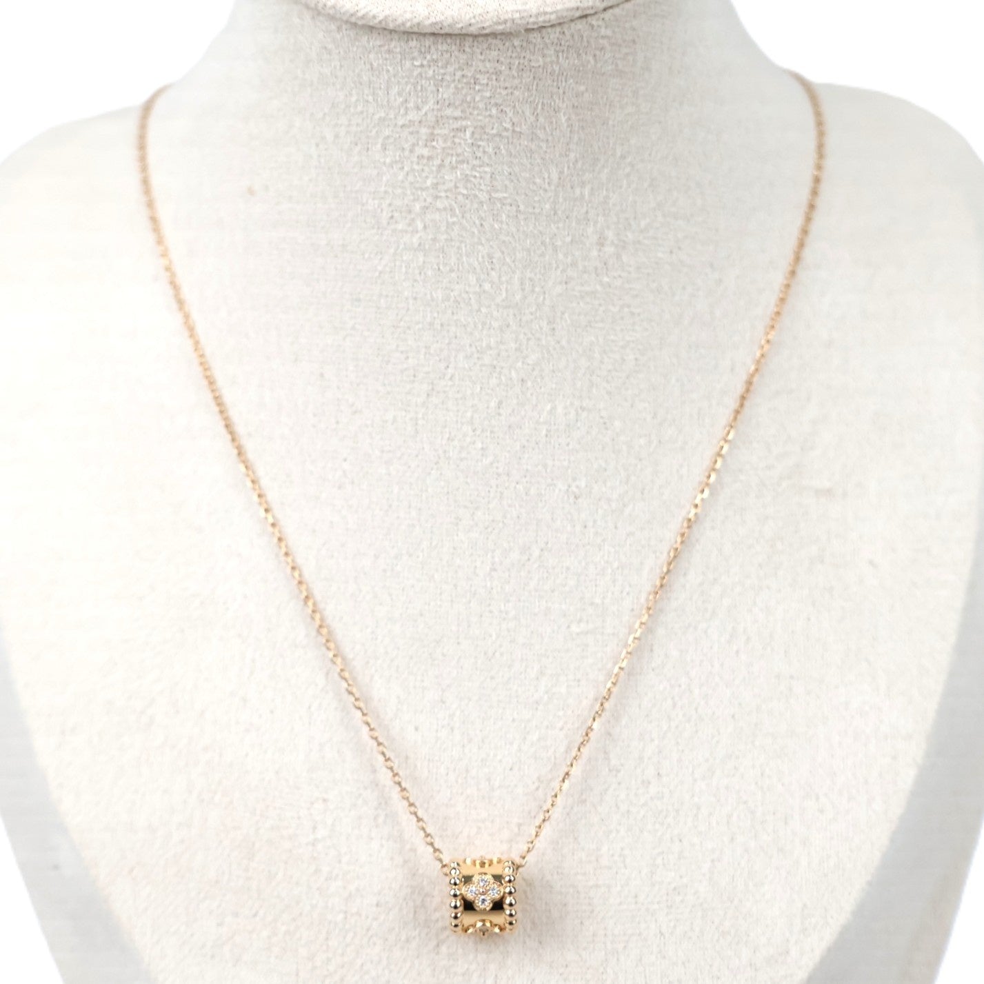 Van Cleef & Arpels VCARO2EE00 Perlee clovers pendant Necklace
