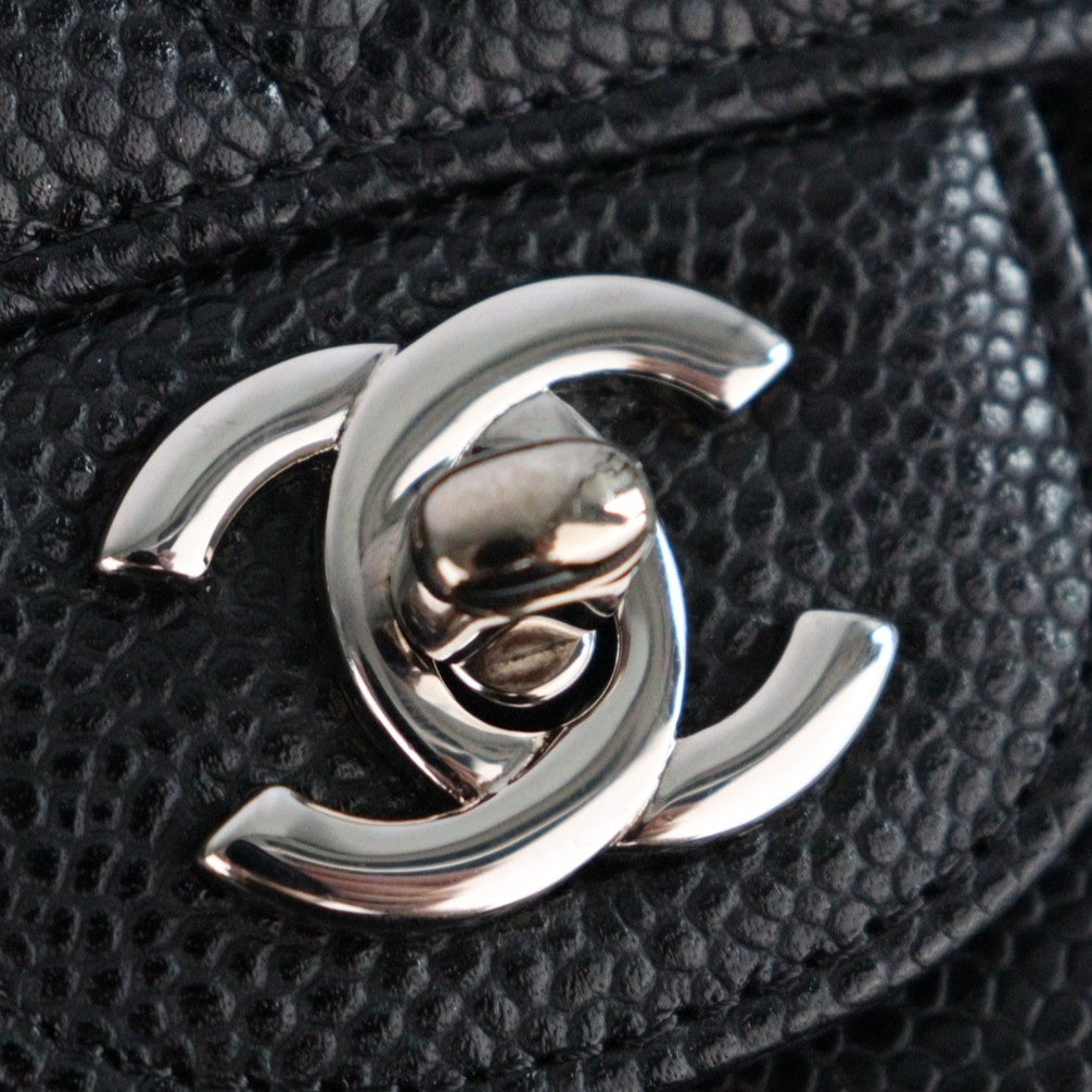 CHANEL 1112 CLASSIC FLAP MEDIUM SHOULDER BAG