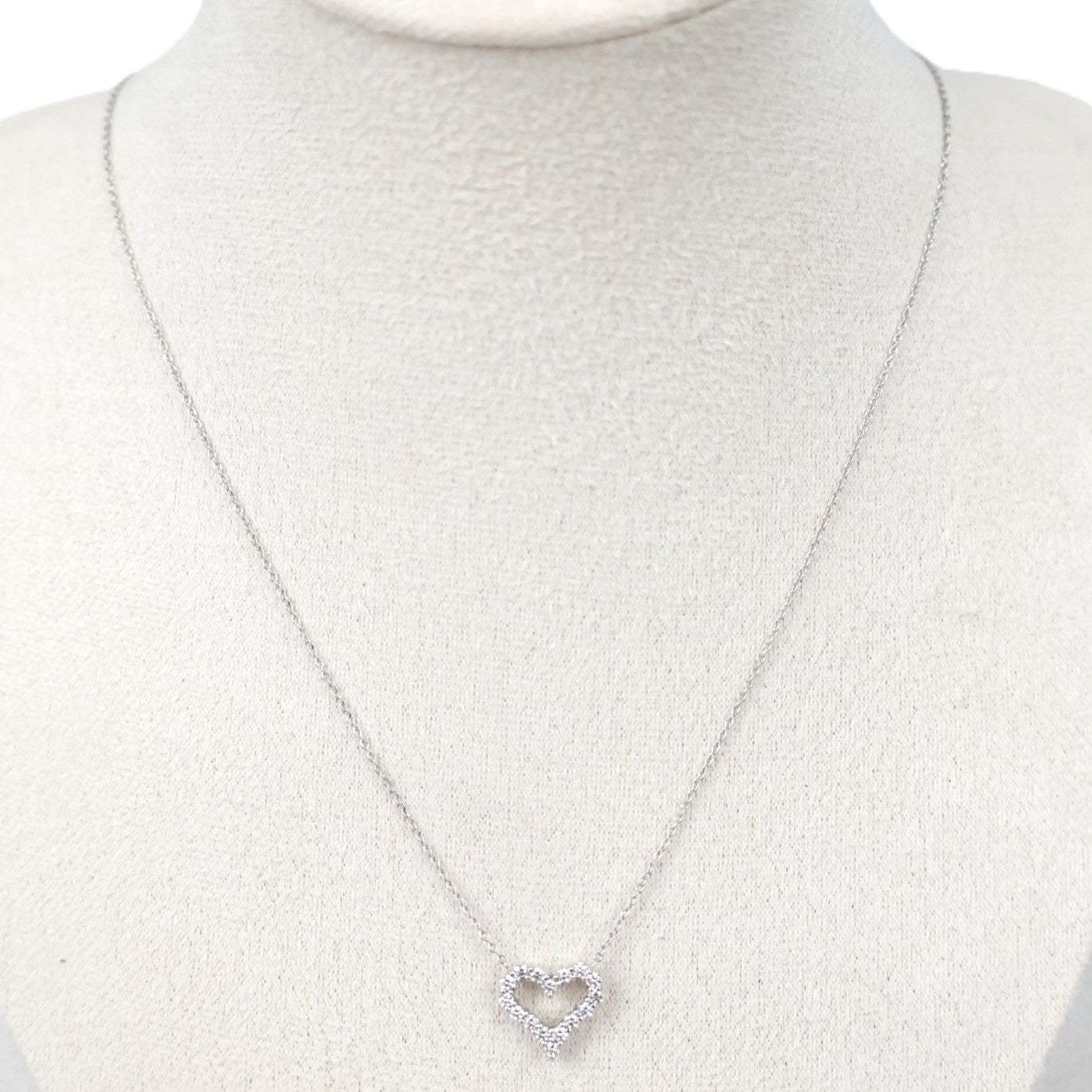 TIFFANY & Co. Diamond Heart Mini Necklace