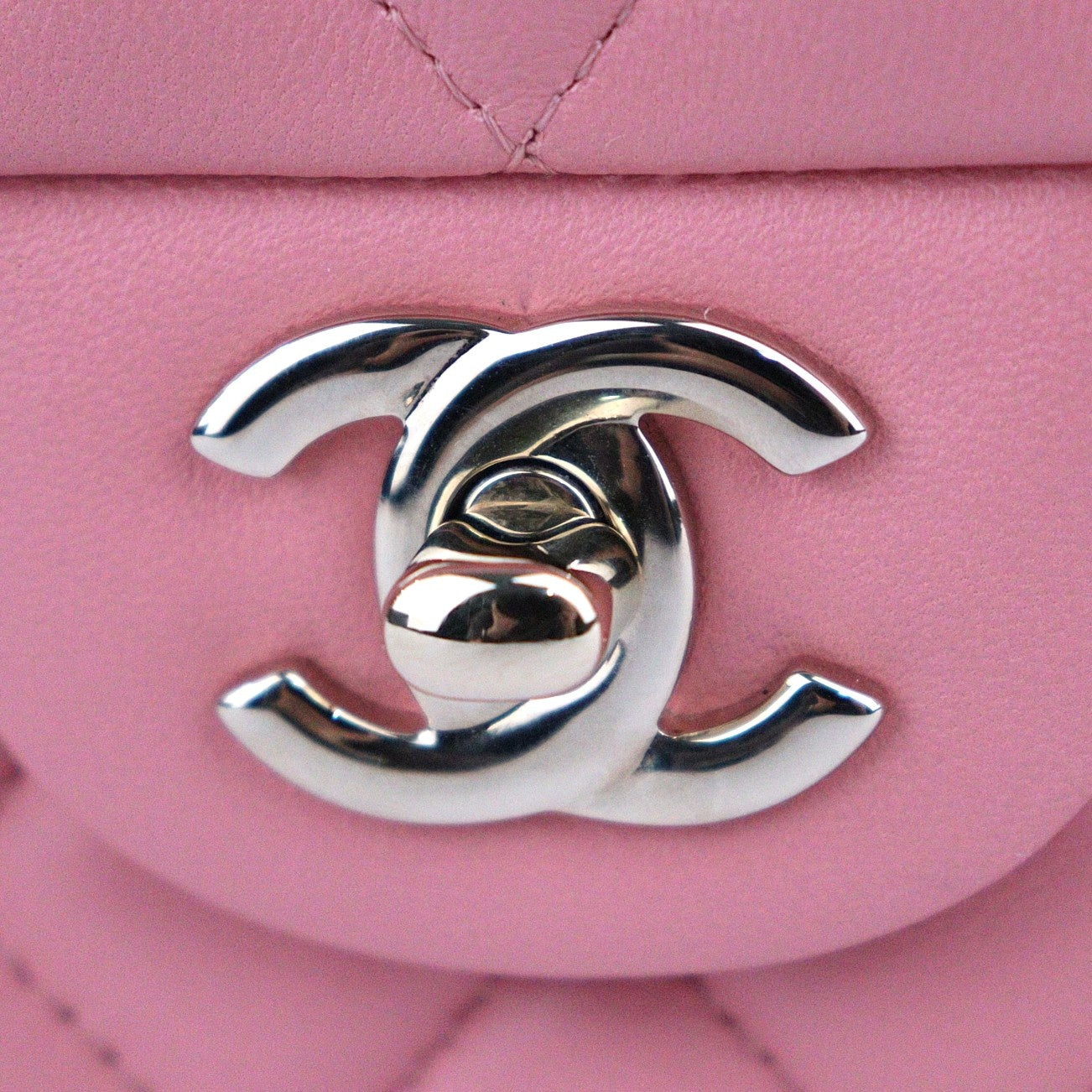 CHANEL 69900 CLASSIC FLAP MINI SHOULDER BAG