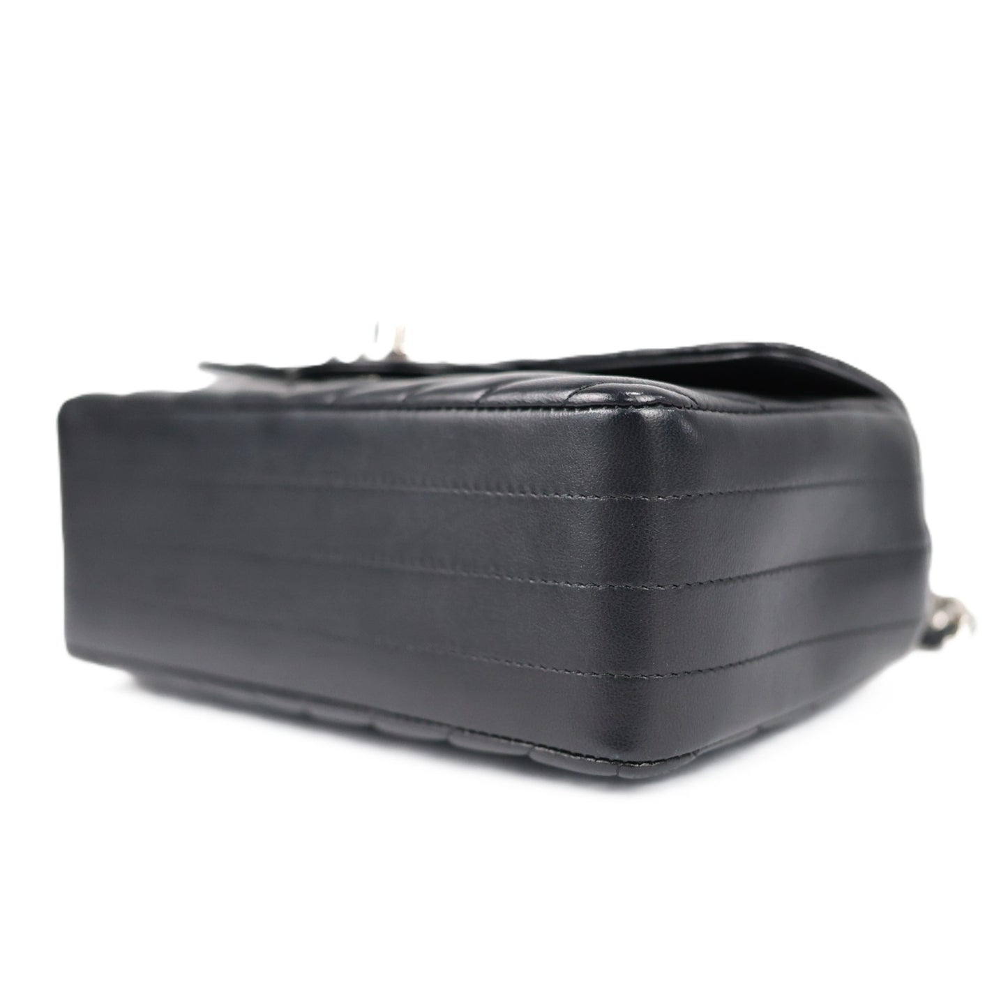 CHANEL 69900 CLASSIC FLAP SMALL SHOULDER BAG