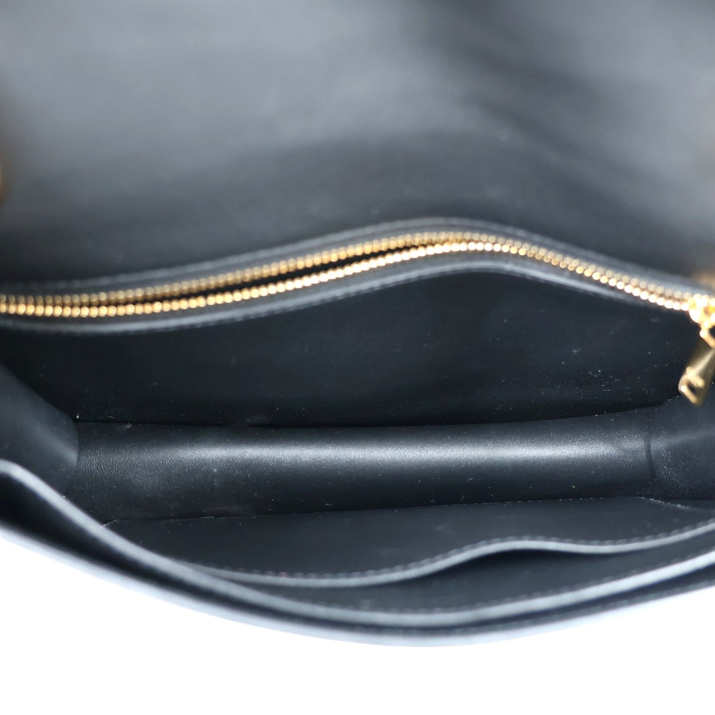 CELINE 199813EPA TRIOMPHE FRAME MEDIUM SHOULDER BAG
