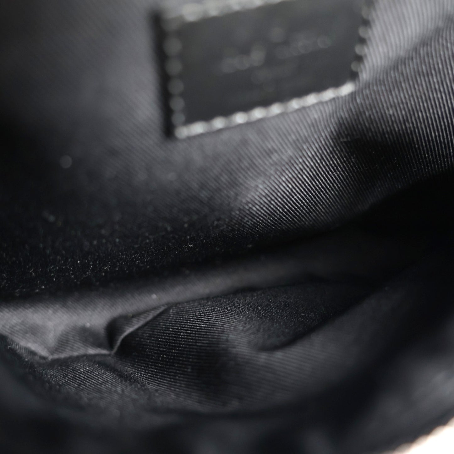 LOUIS VUITTON M46035 DISCOVERY BUMBAG PM BODY BAG