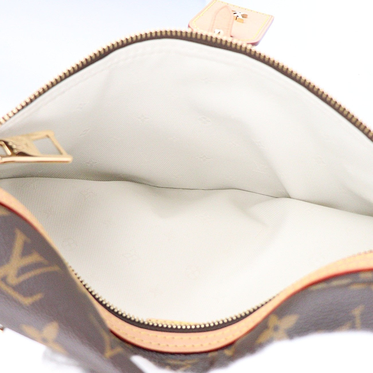 LOUIS VUITTON M46784 HIGH RISE BODY BAG