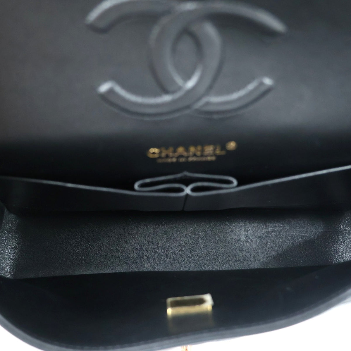CHANEL 1112 CLASSIC FLAP MEDIUM SHOULDER BAG