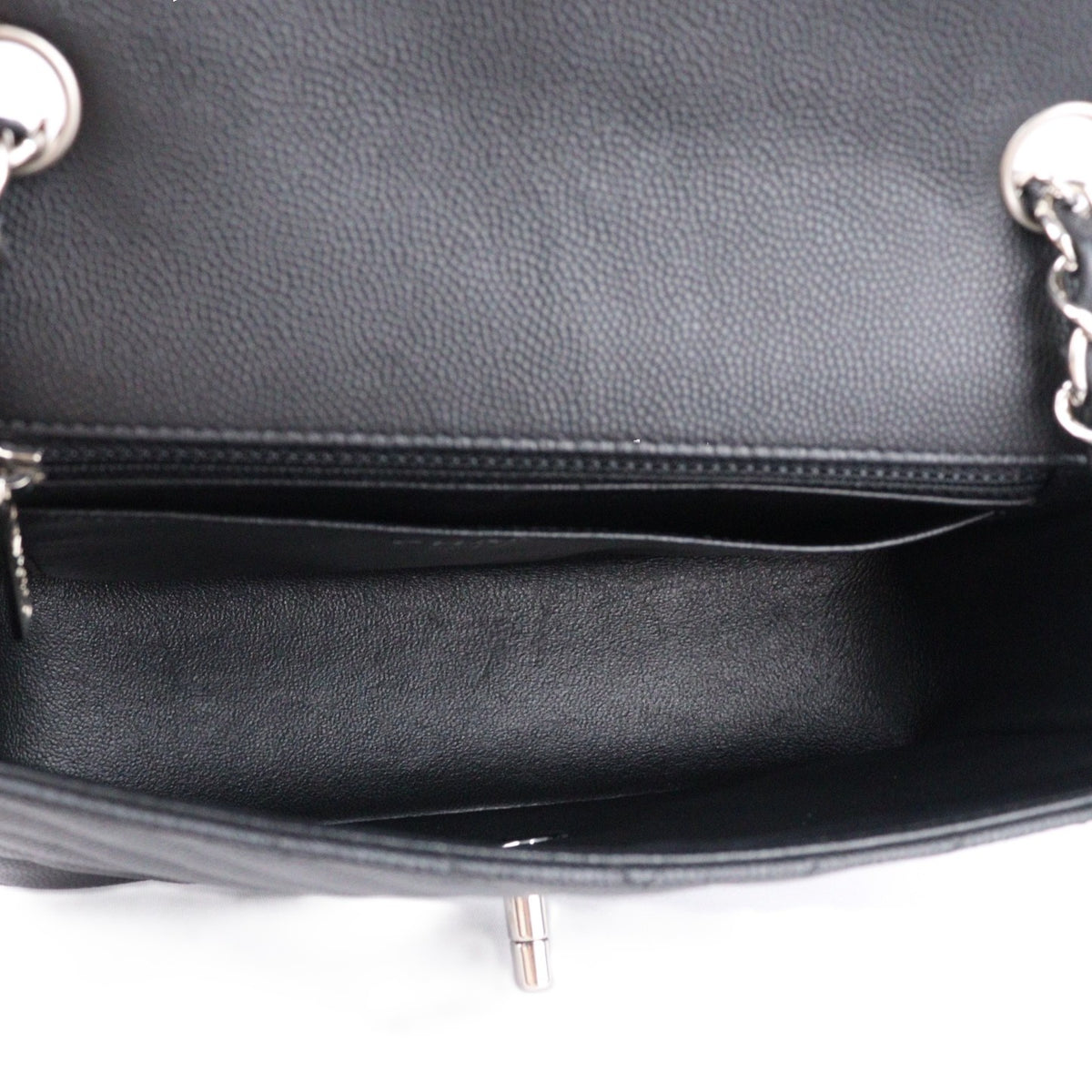 CHANEL 69900 CLASSIC FLAP SMALL SHOULDER BAG