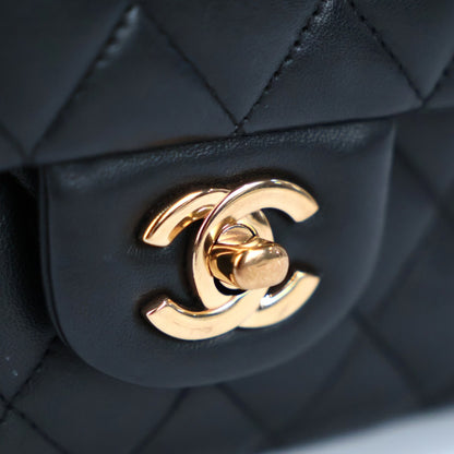 CHANEL 1112 CLASSIC FLAP MEDIUM SHOULDER BAG