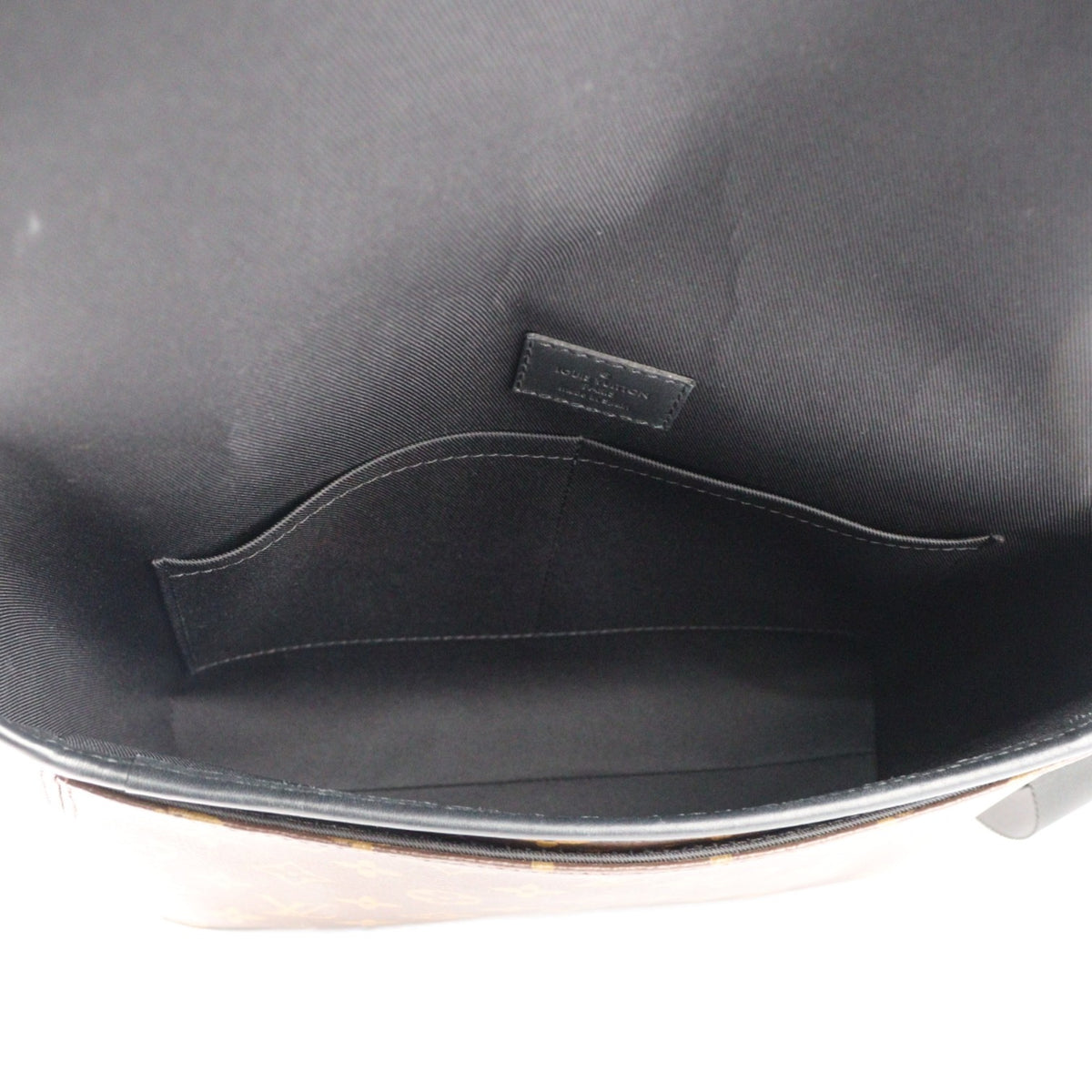 LOUIS VUITTON M45557 MAGNETIC MESSENGER CROSSBODY BAG